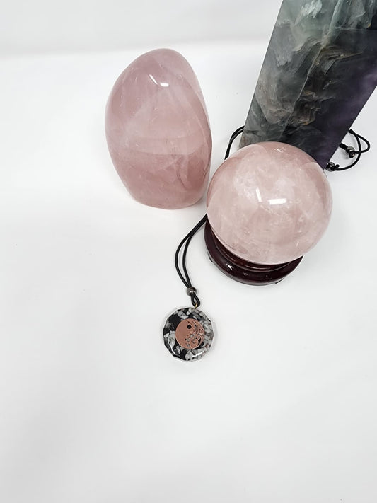 Black and white Ying Yang, shungite, howlite